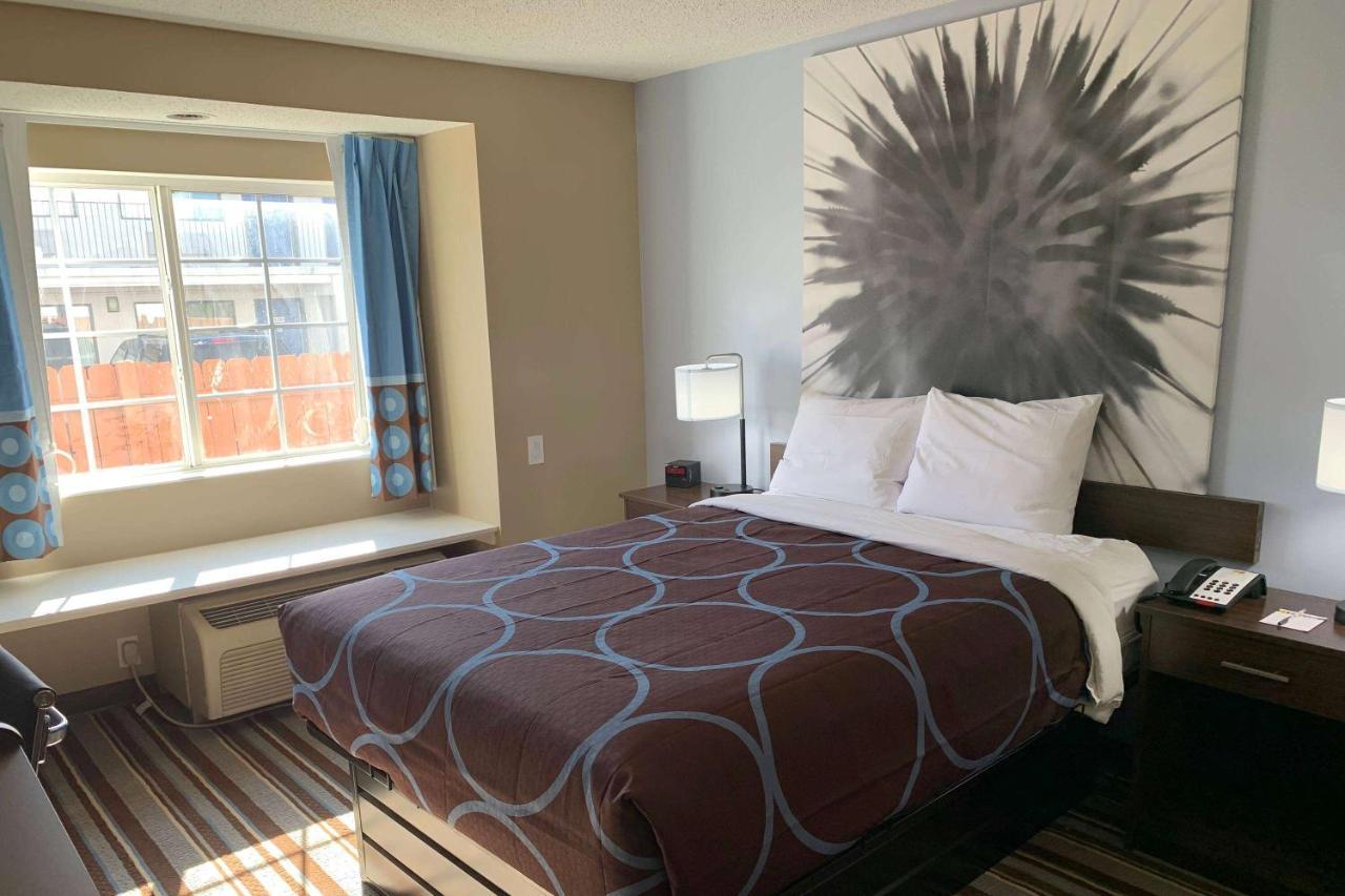 Super 8 By Wyndham Joliet Exterior foto