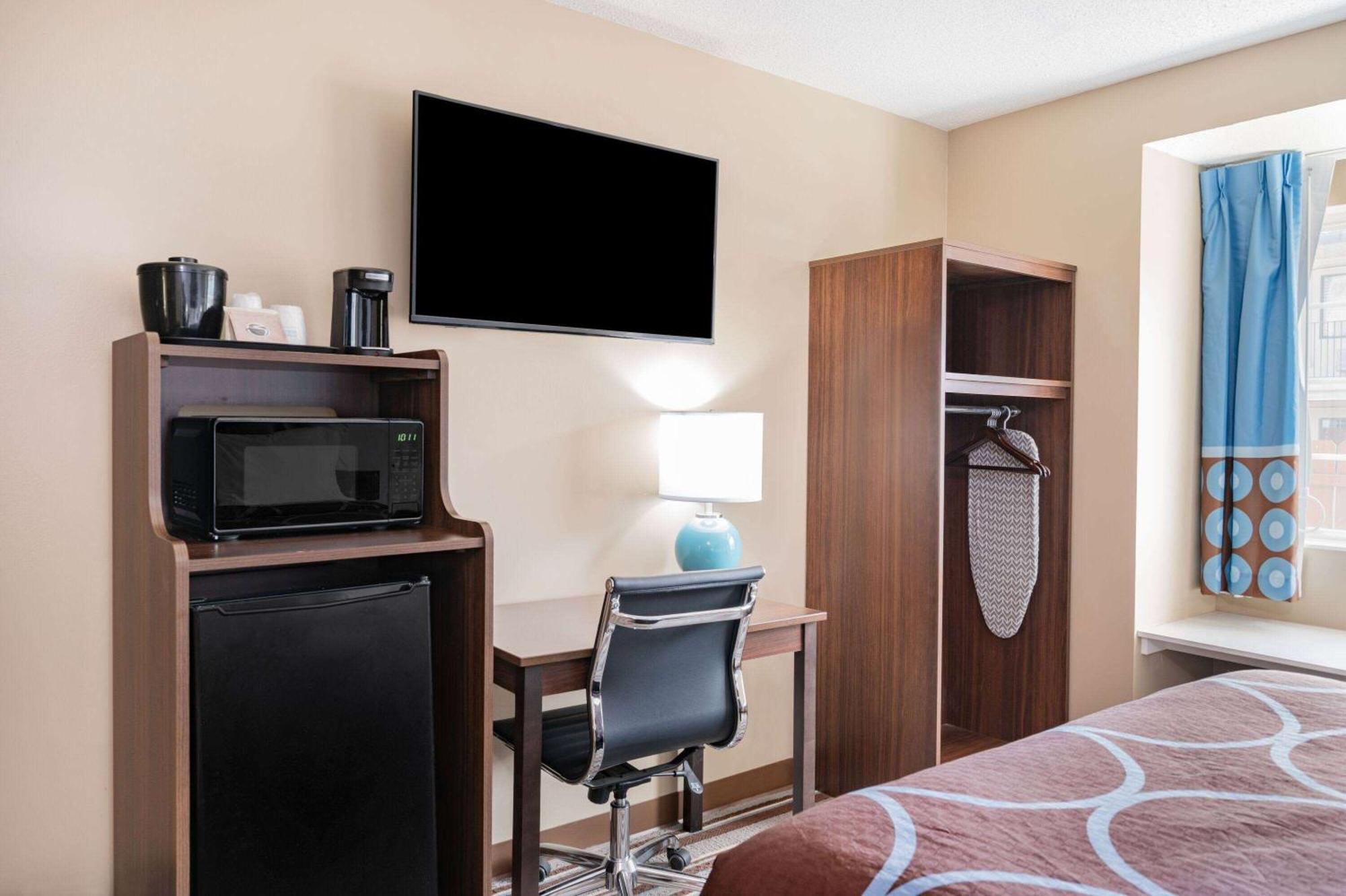 Super 8 By Wyndham Joliet Exterior foto