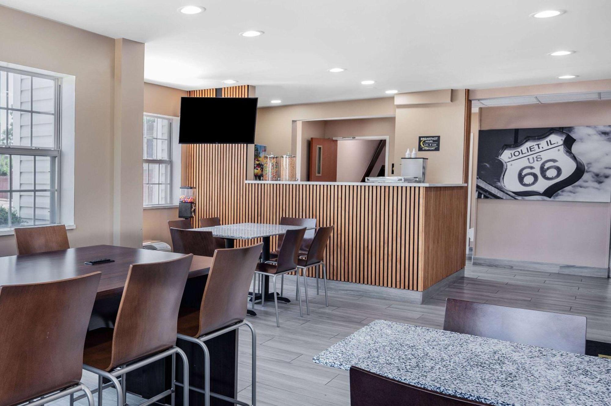 Super 8 By Wyndham Joliet Exterior foto